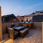 7Br Walled City Diamond Villa - Rooftop Heated Jacuzzi