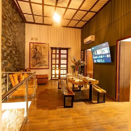 Сasa de vacaciones 7br Walled Diamond - Rooftop Heated Jacuzzi