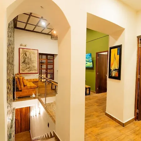Сasa de vacaciones 7br Walled Diamond - Rooftop Heated Jacuzzi Cartagena